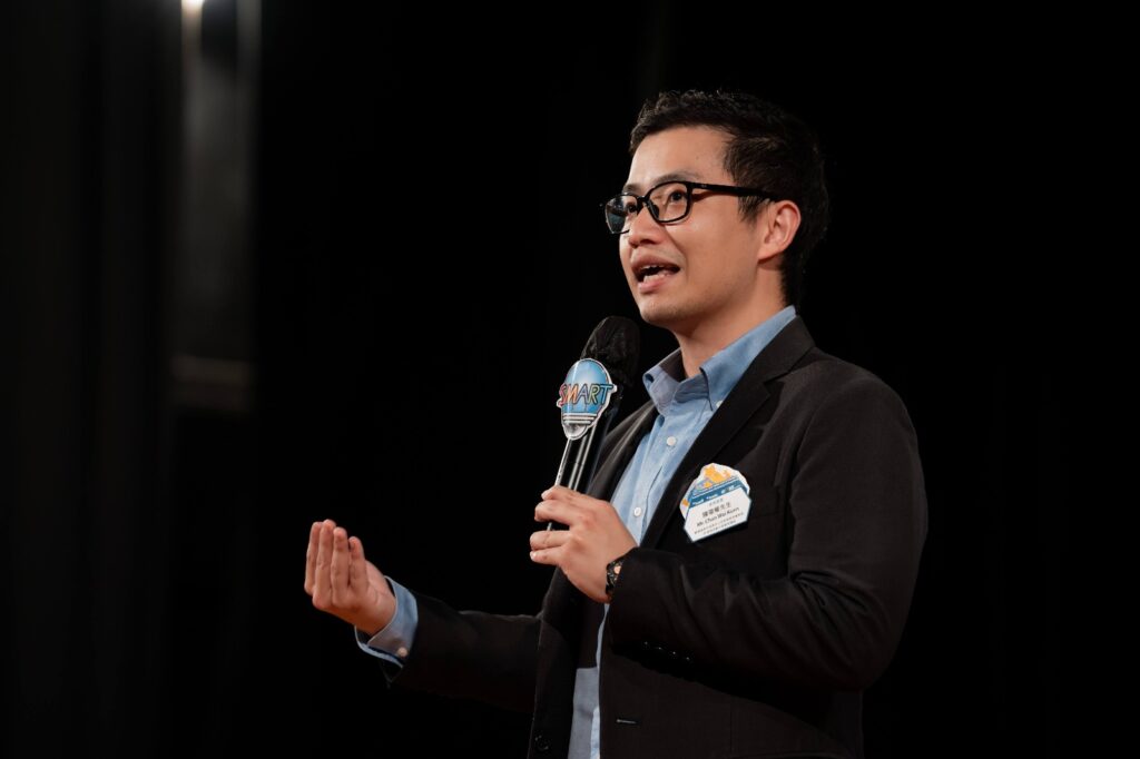Roy Chan speaking on stage